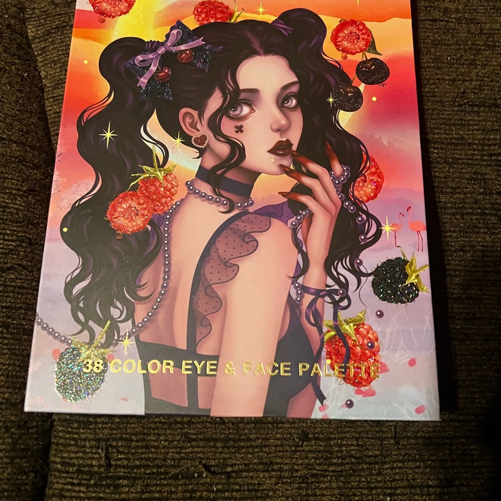 IGOODCO 38 color eye and face palette.